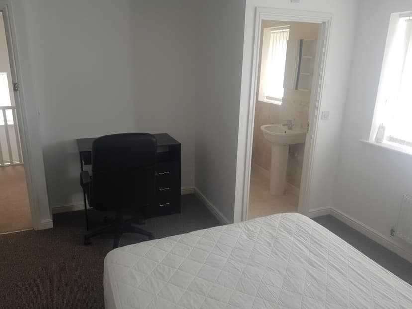 Image 8:4 bedroom Detached house to rent