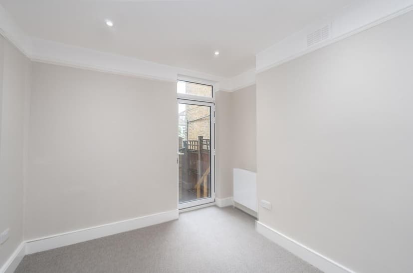 Image 13:2 bedroom Flat to rent