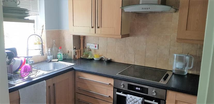 Image 2:2 bedroom Maisonette to rent