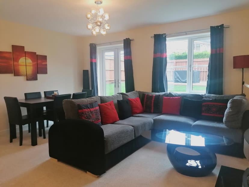 Image 4:3 bedroom Semi-detached house to rent