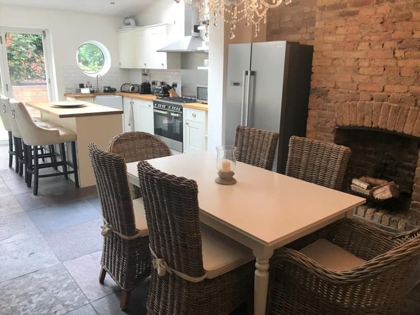Image 2:4 bedroom Terraced house to rent