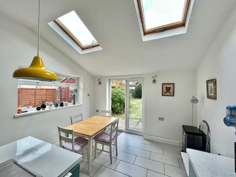 Image 4:3 bedroom Semi-detached house to rent