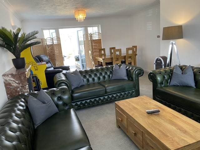 Image 3:4 bedroom Detached house to rent