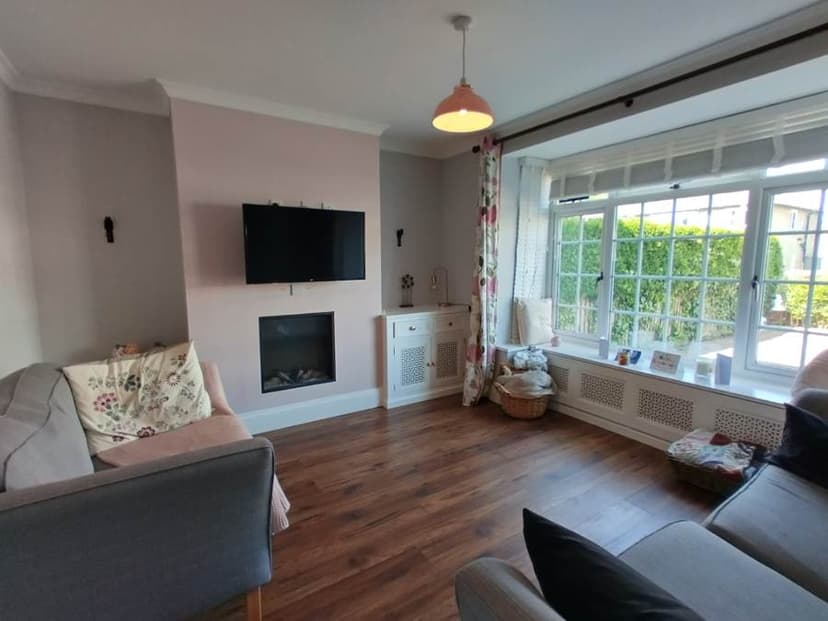 Image 2:4 bedroom Semi-detached house to rent