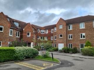 Image 1:1 bedroom Apartment or flat to rent