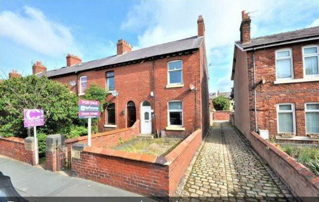 Image 1:2 bedroom End-of-terrace house to rent