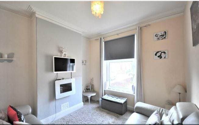 Image 2:2 bedroom End-of-terrace house to rent