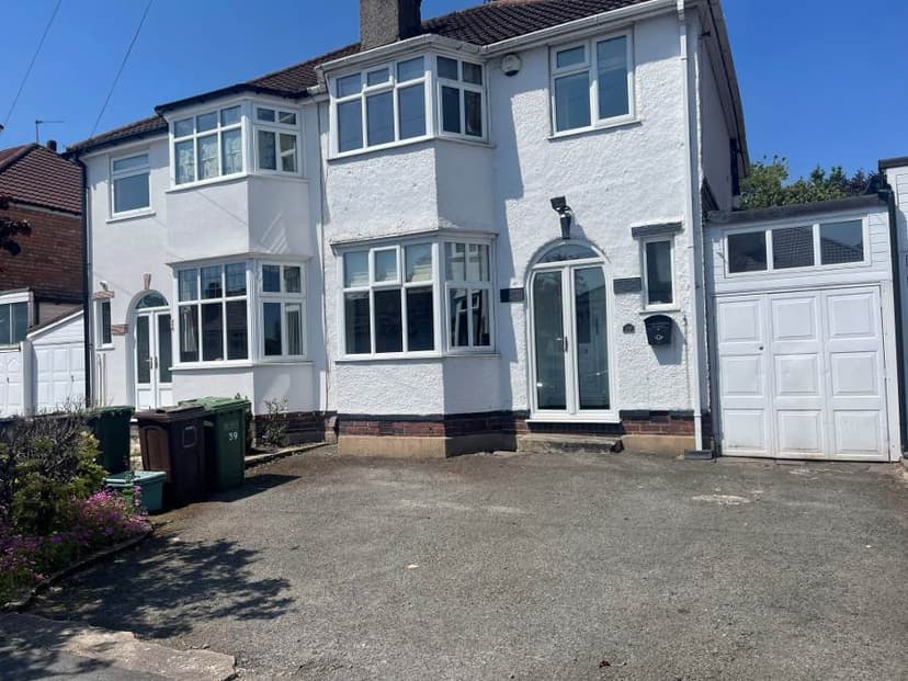 Image 1:3 bedroom Semi-detached house to rent