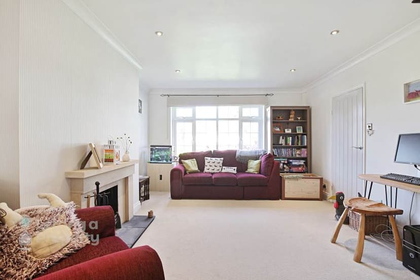 Image 2:3 bedroom Semi-detached house to rent