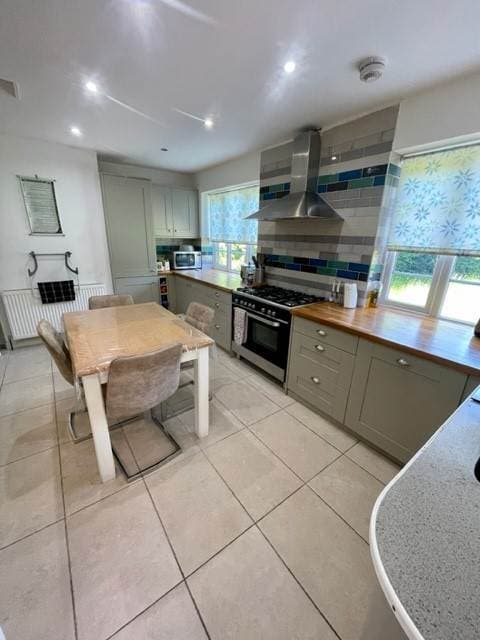 Image 2:4 bedroom Detached house to rent