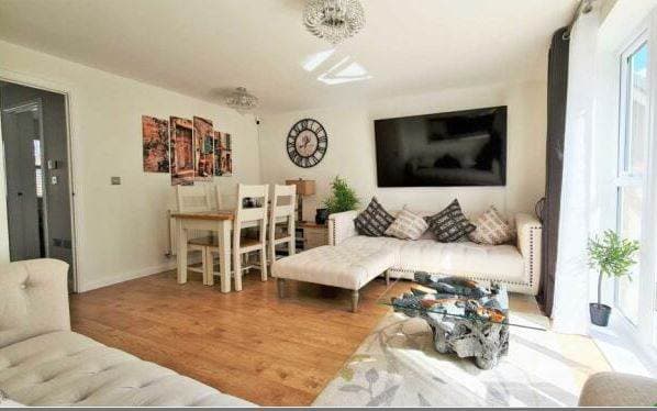 Image 2:3 bedroom Semi-detached house to rent