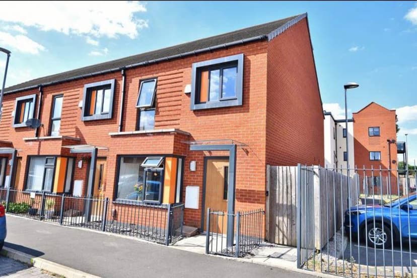 Image 1:3 bedroom End-of-terrace house to rent