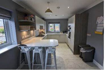 Image 2:4 bedroom Detached house to rent