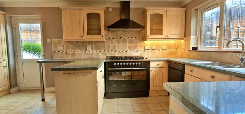 Image 3:4 bedroom Detached house to rent