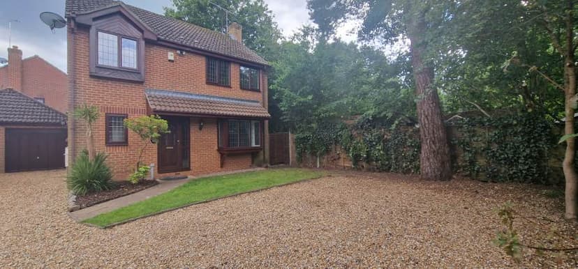 Image 2:4 bedroom Detached house to rent