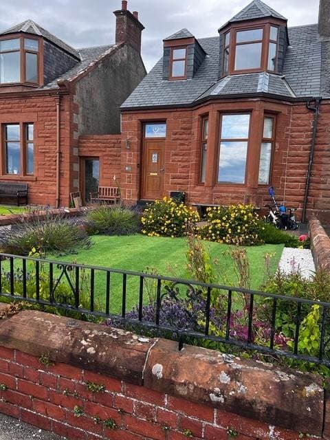 Image 1:4 bedroom Semi-detached house to rent