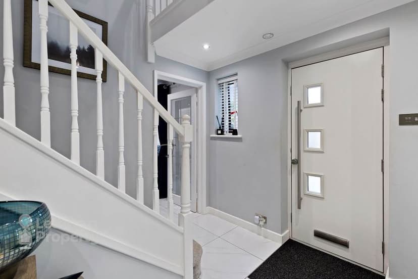 Image 2:4 bedroom Detached house to rent