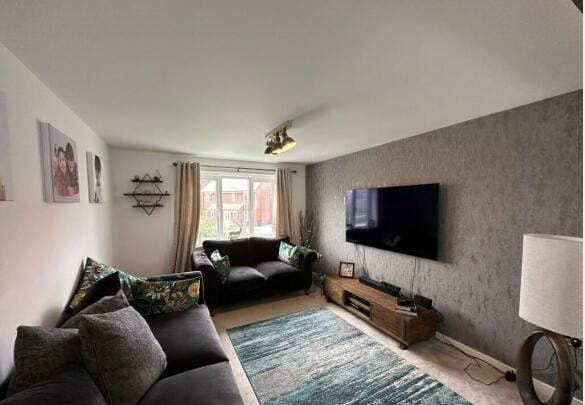 Image 2:4 bedroom Detached house to rent