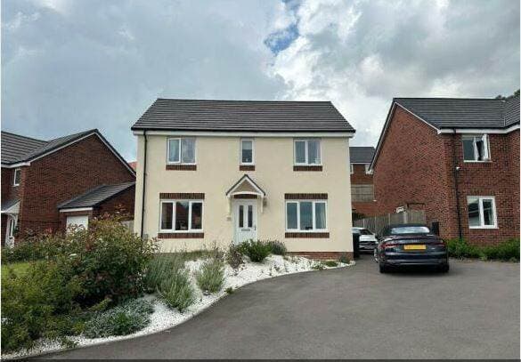 Image 1:4 bedroom Detached house to rent