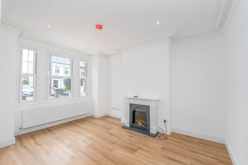 Image 3:3 bedroom End-of-terrace house to rent