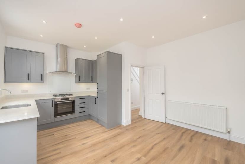 Image 2:3 bedroom End-of-terrace house to rent