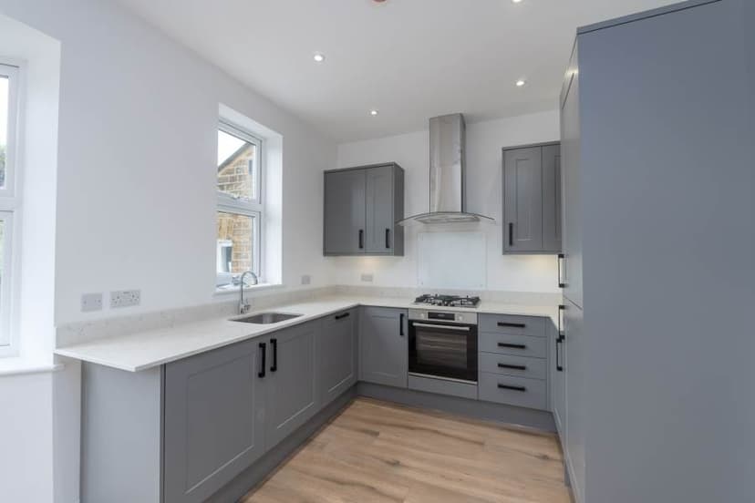 Image 1:3 bedroom End-of-terrace house to rent