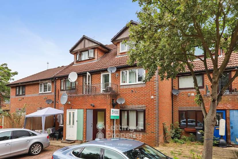 Image 1:1 bedroom Maisonette to rent