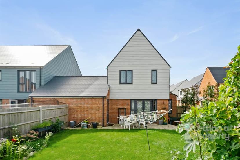 Image 2:3 bedroom Link-detached house to rent