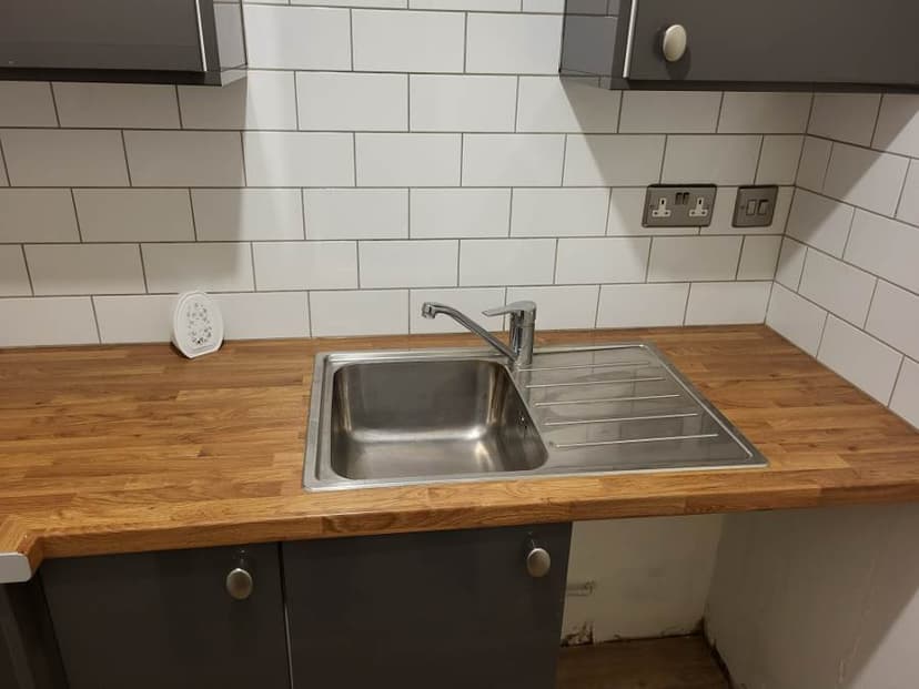 Image 2: Studio Apartment or flat to rent