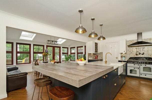 Image 2:4 bedroom Detached house to rent