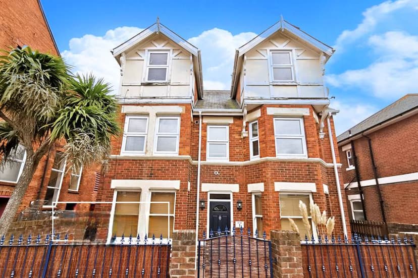 Image 1:3 bedroom Flat to rent