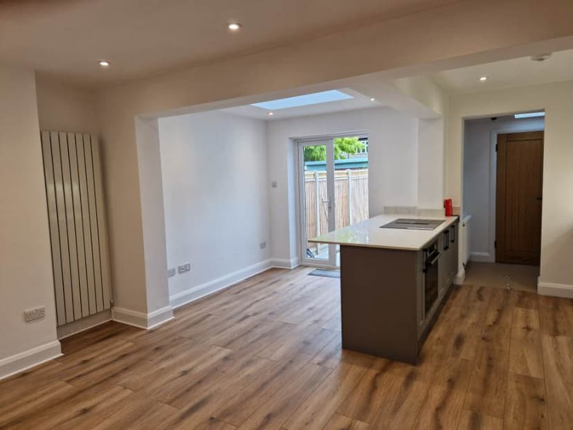 Image 2:3 bedroom End-of-terrace house to rent