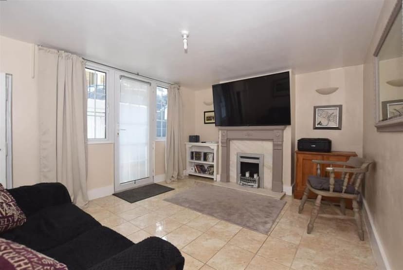 Image 3:2 bedroom Maisonette to rent