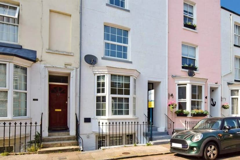 Image 2:2 bedroom Maisonette to rent