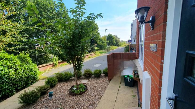 Image 1:3 bedroom Semi-detached house to rent