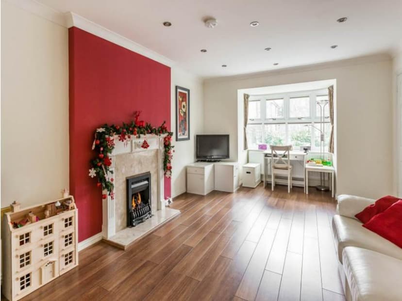 Image 2:4 bedroom Detached house to rent