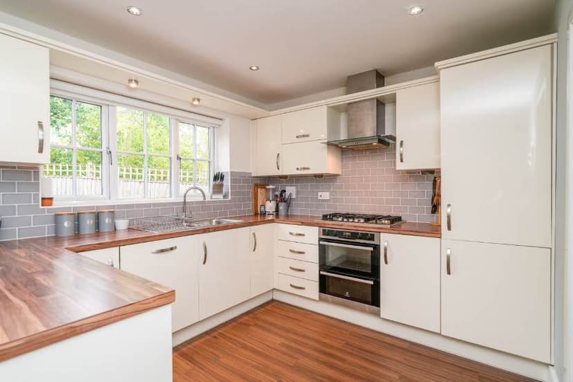 Image 2:5 bedroom Detached house to rent