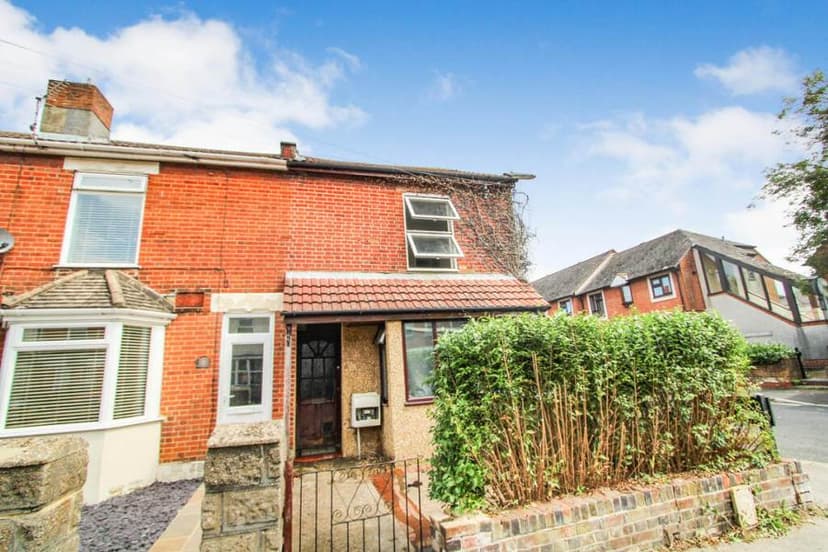 Image 1:1 bedroom Maisonette to rent