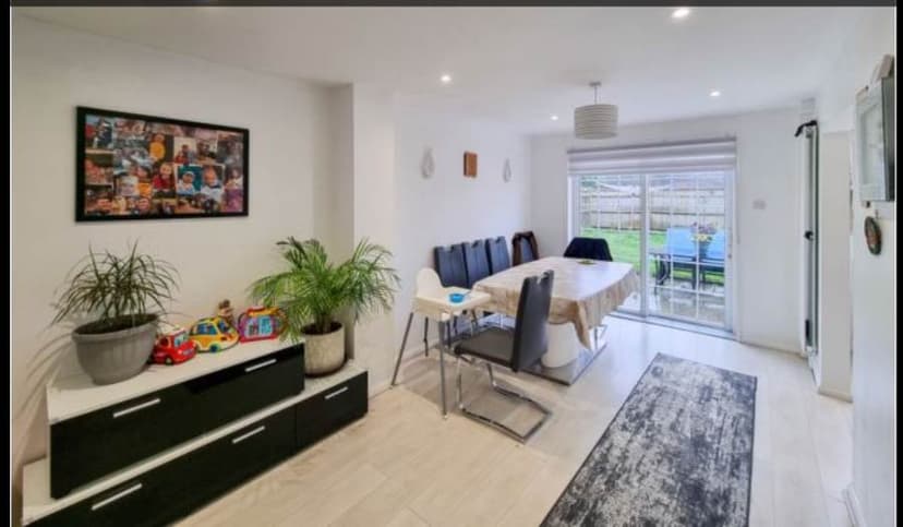 Image 3:4 bedroom Semi-detached house to rent