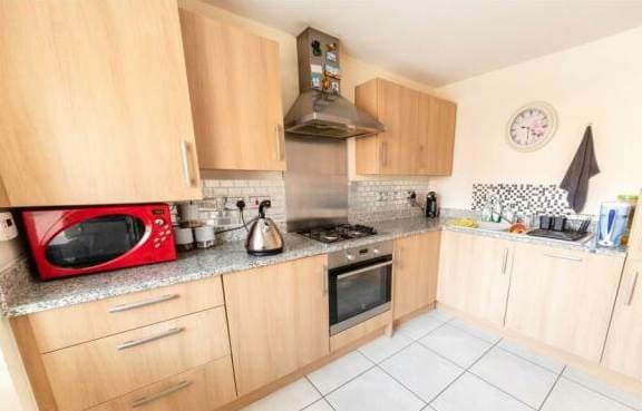 Image 2:4 bedroom End-of-terrace house to rent