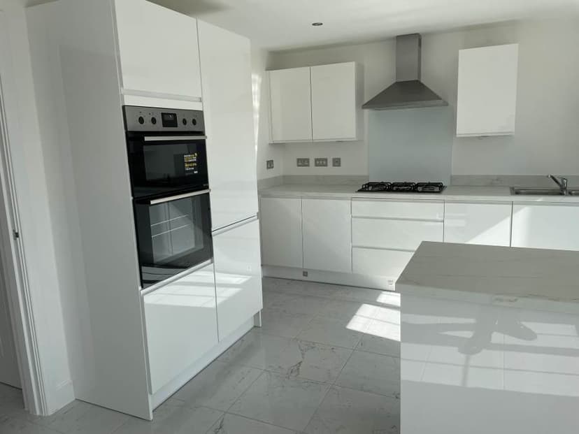 Image 3:4 bedroom Detached house to rent