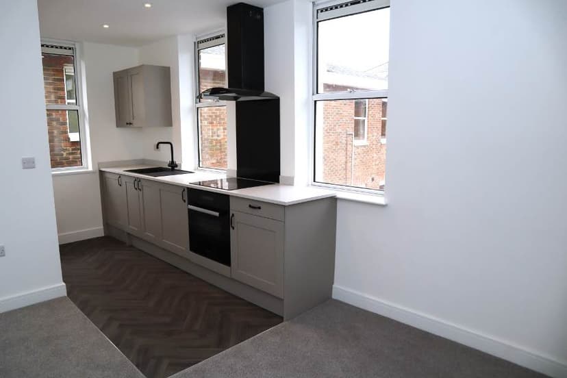Image 1:1 bedroom Apartment or flat to rent