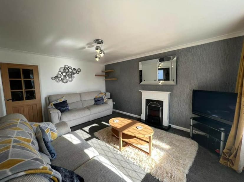 Image 2:2 bedroom Bungalow to rent