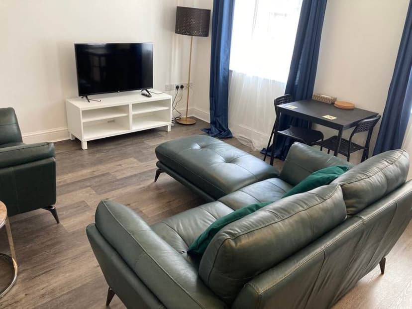 Image 1:1 bedroom Apartment or flat to rent