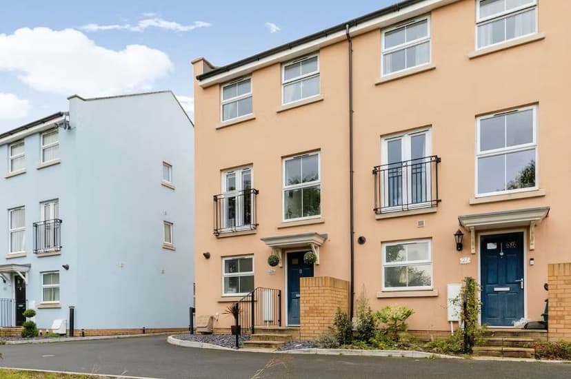 Image 1:4 bedroom Townhouse to rent