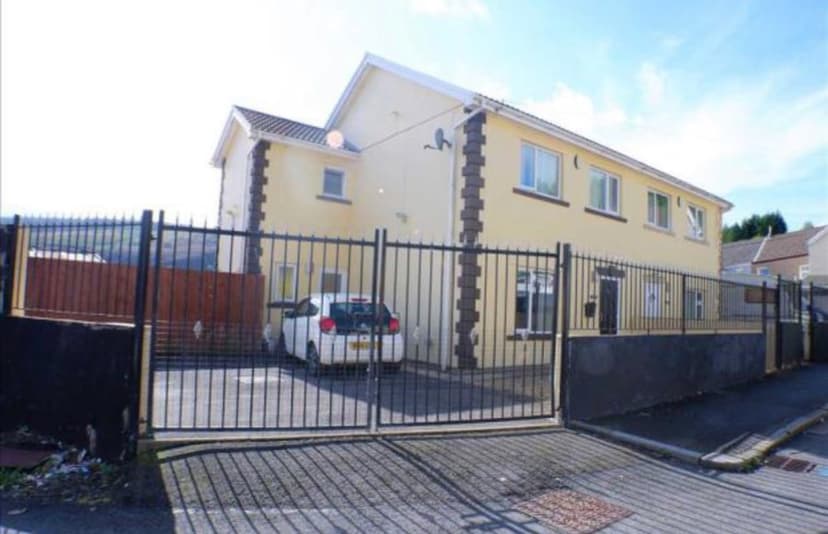 Image 1:3 bedroom Semi-detached house to rent