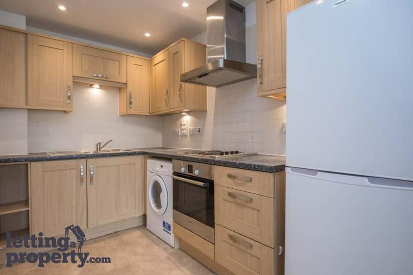 Image 2:2 bedroom Flat to rent