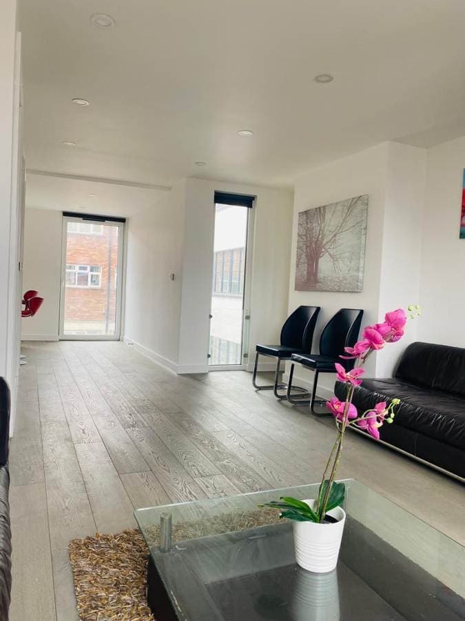 Image 2:3 bedroom Flat to rent