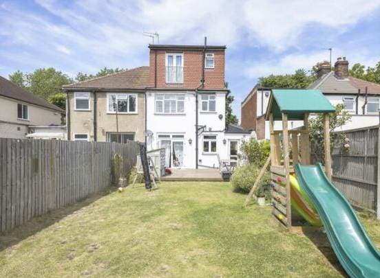 Image 1:4 bedroom Semi-detached house to rent