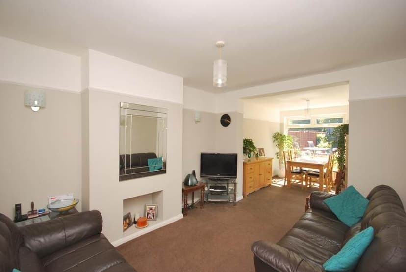 Image 2:2 bedroom Maisonette to rent